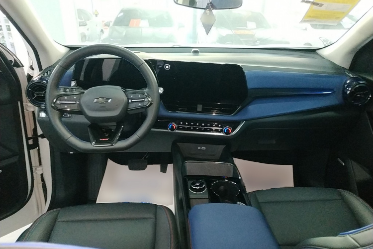 Chevrolet Equinox Plus 2025 car image #10