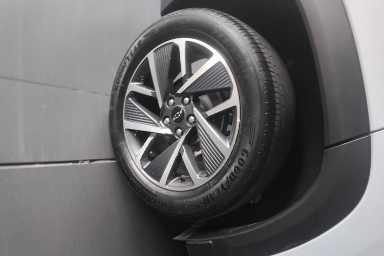 Chevrolet Equinox Plus 2025 car image #10