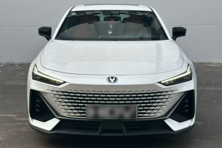 Changan UNI-V iDD 2023 car image #10