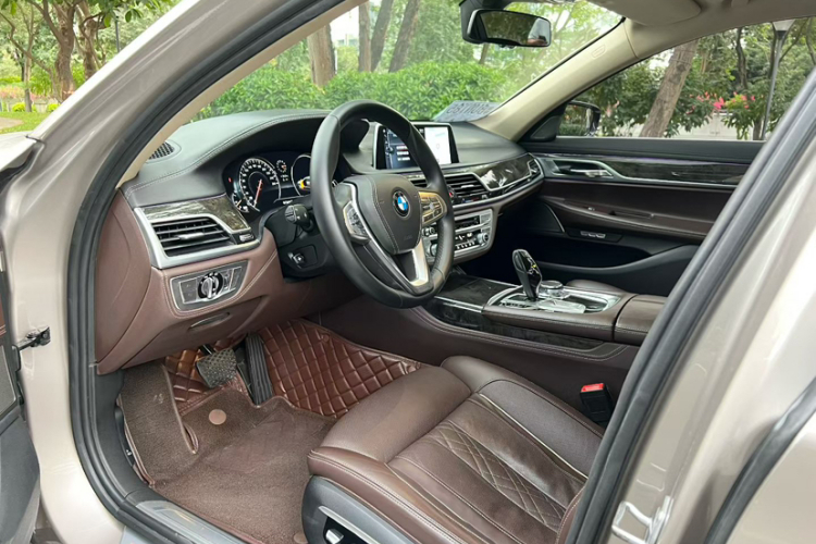 BMW 7 Series 2016 #10 BMW 7 Series 2016 car image #10