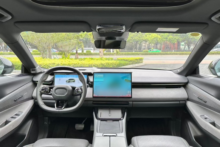 Lynk & Co 08 EM-P 2023 car image #10