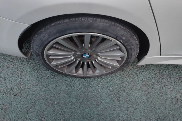 BMW 3 Series 2019 car image #10