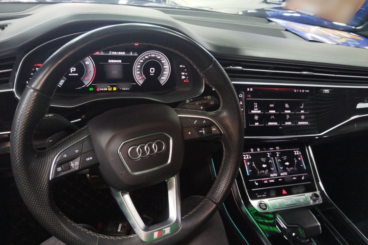 Audi Q8 2021 car image #10