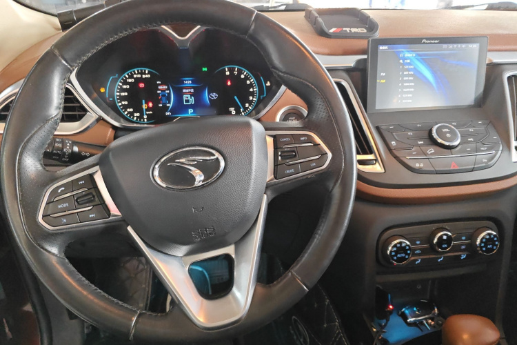 Soueast DX7 2016 car image #10