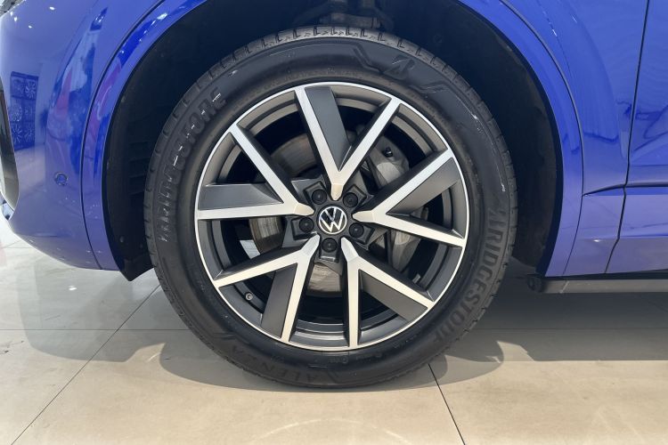 Volkswagen Touareg 2023 car image #10