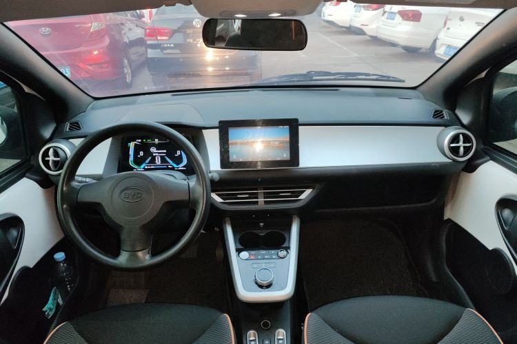 BYD e1 2021 car image #10
