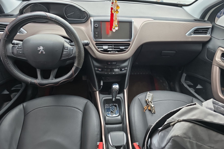 Peugeot 2008 2016 immagine di auto #10