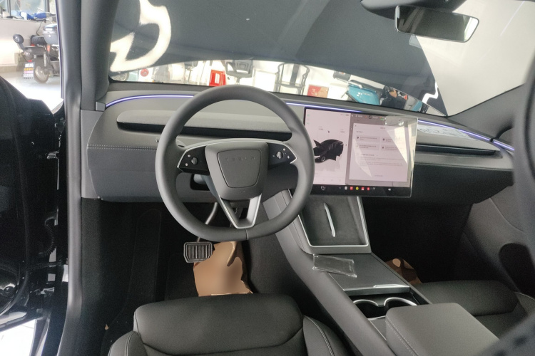特斯拉 Model Y L 2025 汽车图片 #10