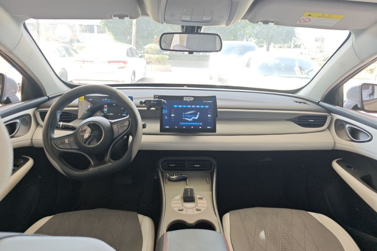 BYD Seal 05 DM-i 2025 car image #10