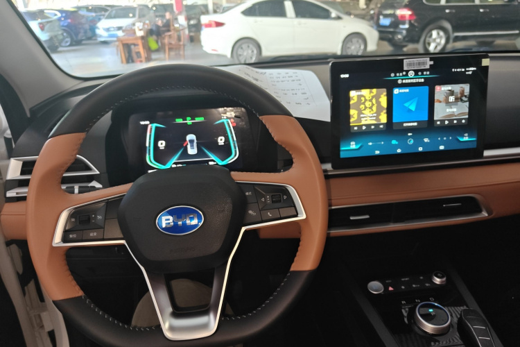 BYD e2 2022 immagine di auto #10