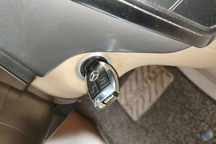 Mercedes-Benz M Class 2015 car image #10