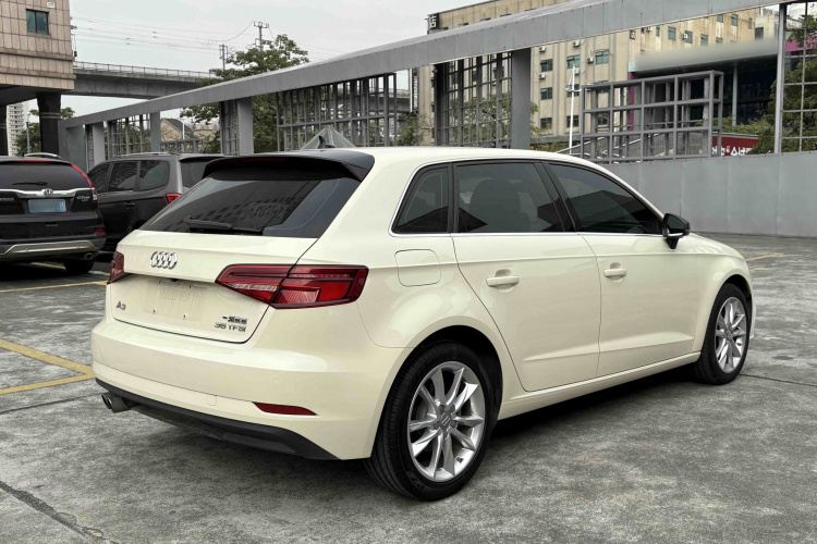 Audi A3 2018 car image #10