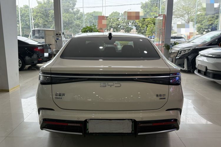 BYD Seal 07 DM-i 2025 immagine di auto #10