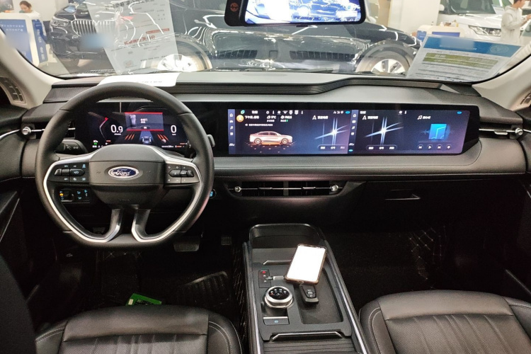 Ford Mondeo 2025 car image #10