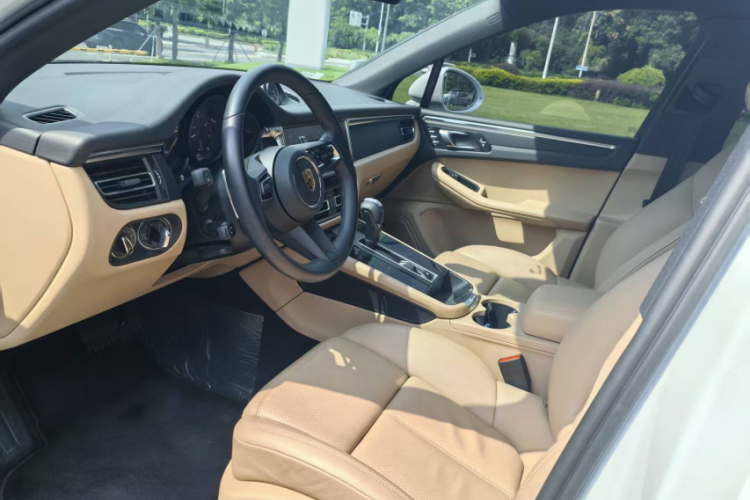 2022 car image #10