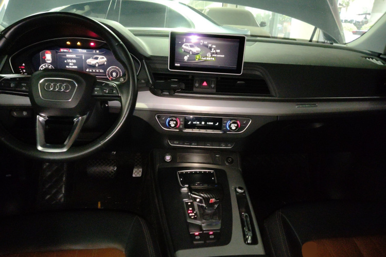 Audi Q5L 2020 car image #10