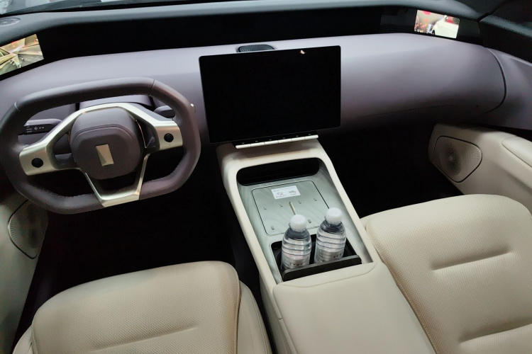 Avatr 12 2024 car image #10