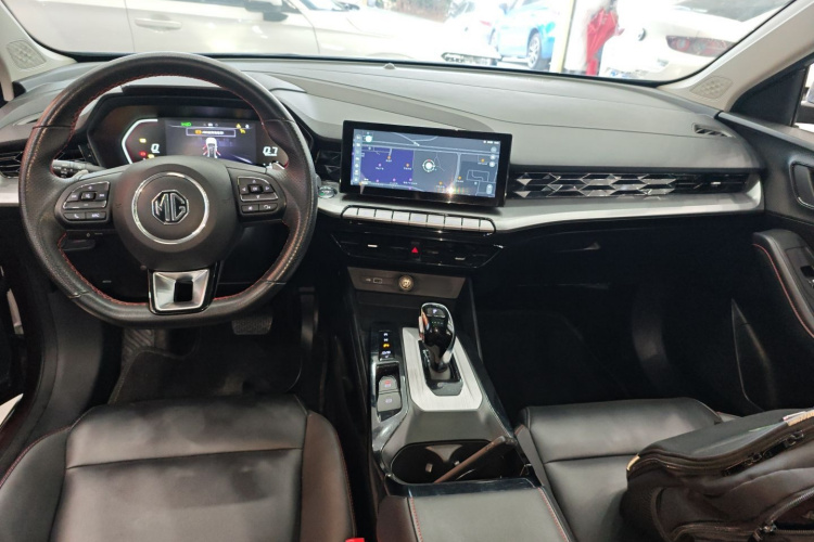 5 2021 immagine di auto #10