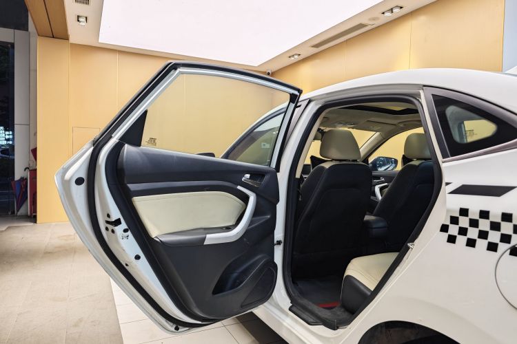 Changan Alsvin V7 2017 car image #10
