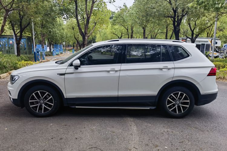 Volkswagen Tiguan L 2017 car image #10