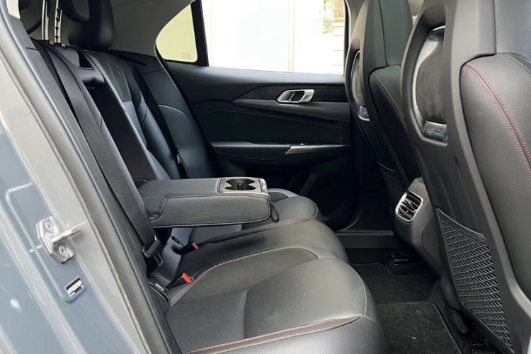 Lynk & Co 02 2019 car image #10