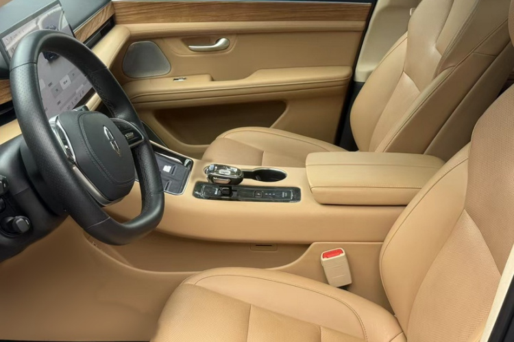 2023 car image #10