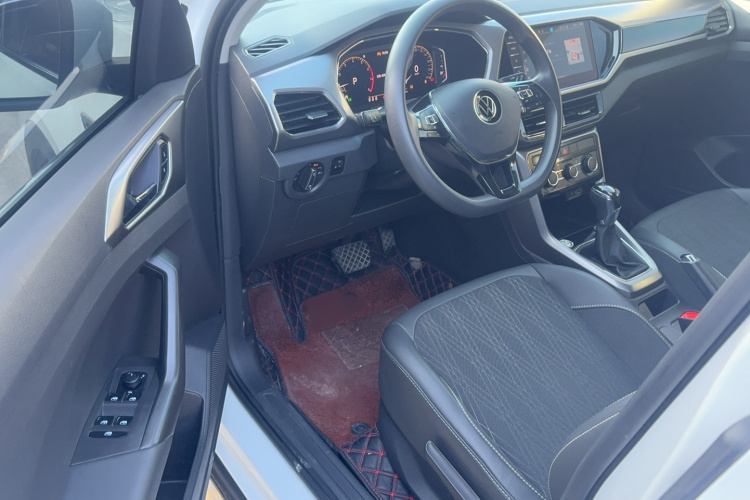 Volkswagen T-Cross 2023 car image #10