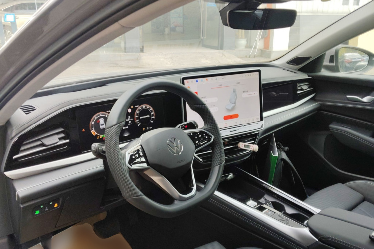 Volkswagen Passat 2024 car image #10