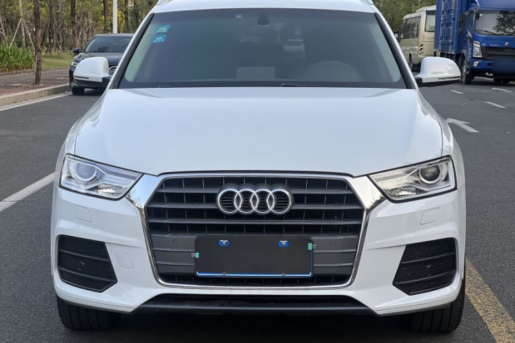 Audi Q3 2017 car image #10