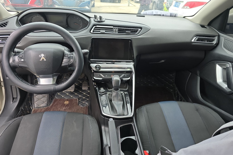 Peugeot 308 2019 car image #10