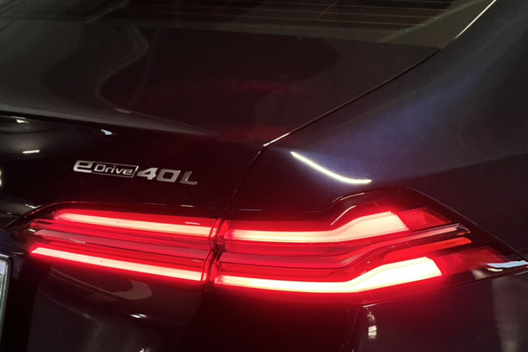 BMW i5 2025 car image #10