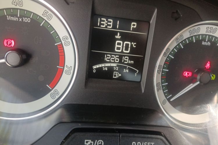 Skoda Rapid 2017 car image #10