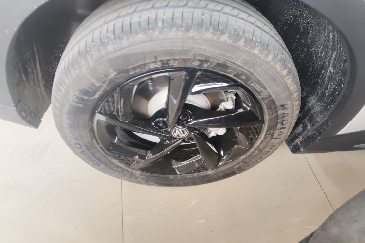 MG ES5 2025 car image #10