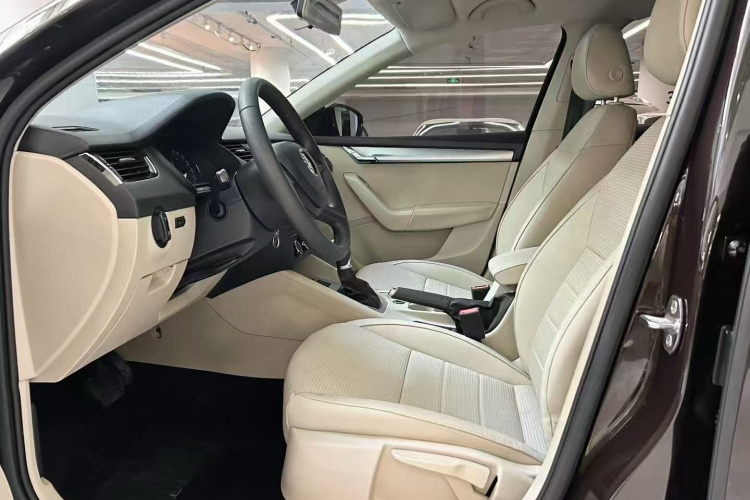 Skoda Octavia 2015 car image #10