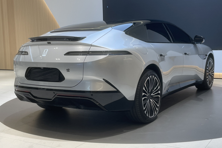 Avatr 12 2024 car image #10