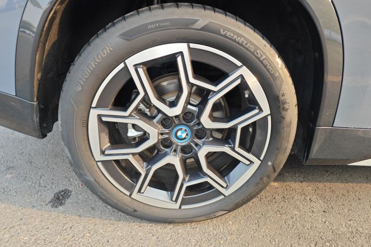 BMW iX1 2023 car image #10