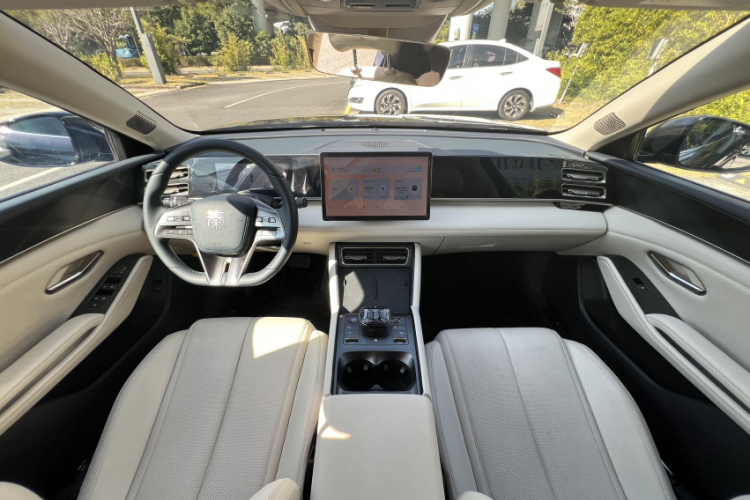 BYD Qin L 2024 #10 BYD Qin L 2024 immagine di auto #10