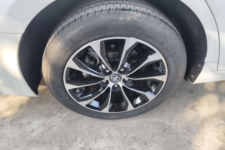 Toyota Avalon 2023 car image #10
