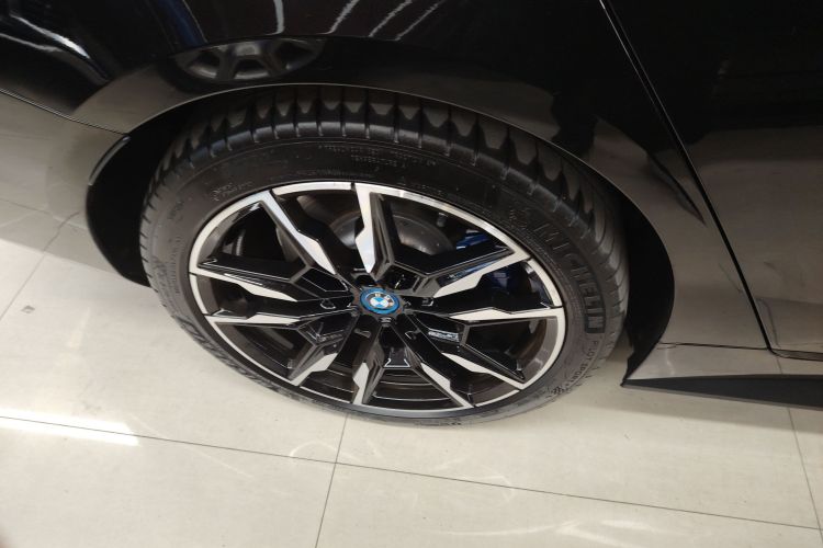 BMW i4 M50 2024 car image #10