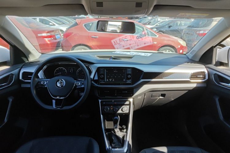 Volkswagen T-Cross 2021 #10 Volkswagen T-Cross 2021 car image #10