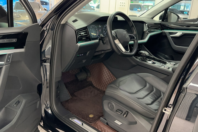 Volkswagen Touareg 2021 car image #10