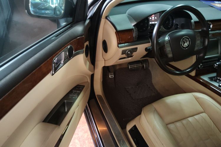 Volkswagen Pheaton 2013 immagine di auto #10