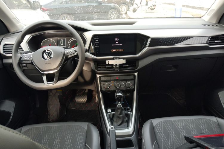 Volkswagen T-Cross 2020 car image #10