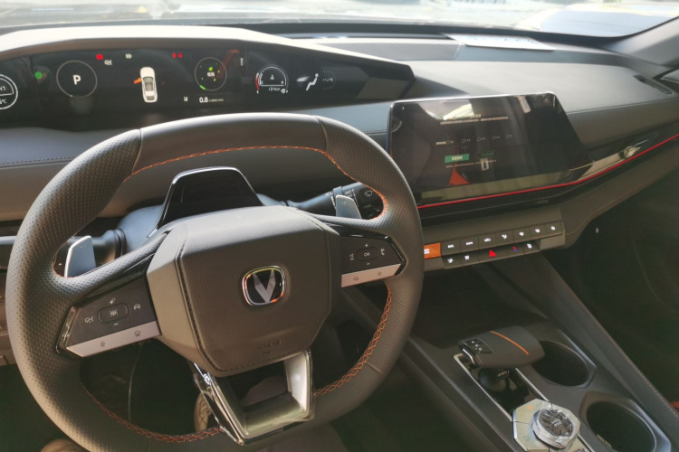 Changan UNI-V 2025 car image #10