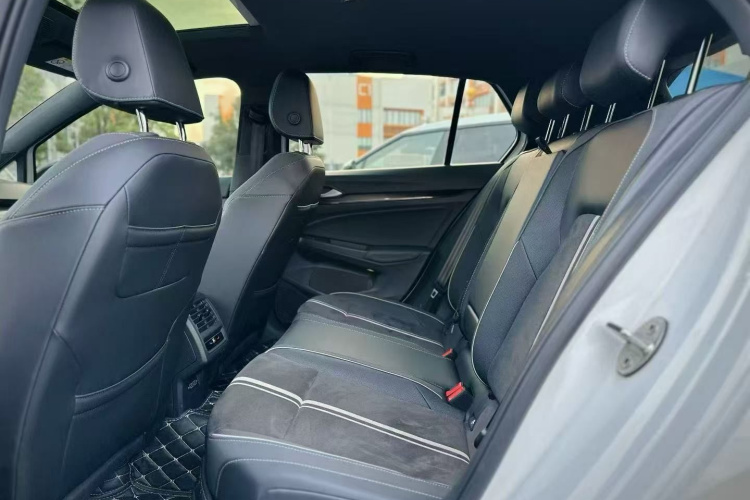 Volkswagen Golf 2021 car image #10