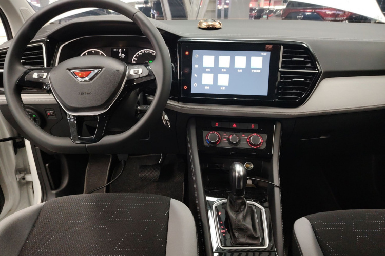 VS5 2025 car image #10
