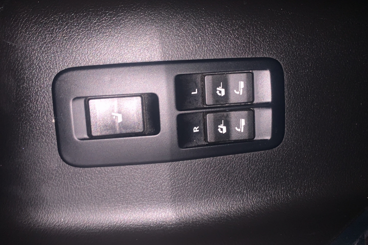 Toyota Land Cruiser Prado 2018 #10 Toyota Land Cruiser Prado 2018 car image #10