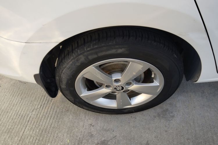 Skoda Rapid Spaceback 2017 car image #10