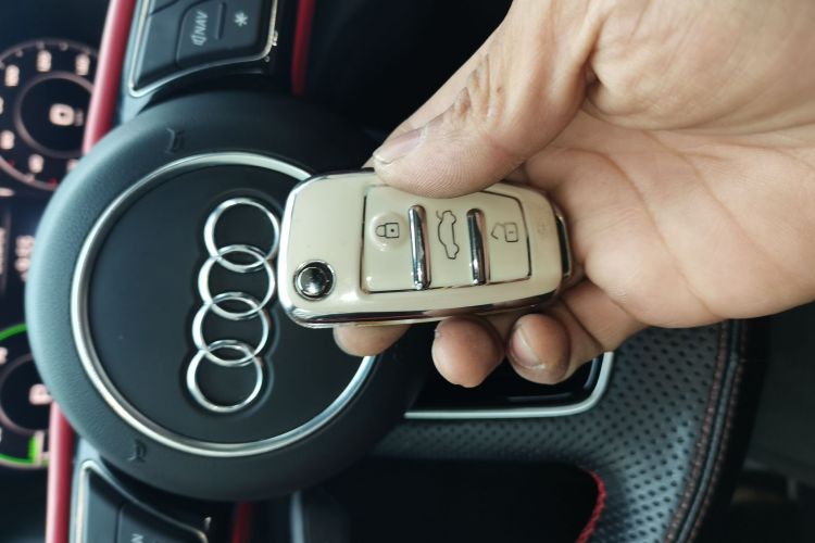 Audi Q2L e-tron 2022 #10 Audi Q2L e-tron 2022 imagen de coche #10