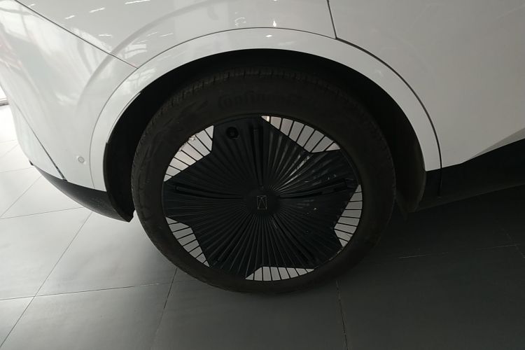 Avatr 11 2024 car image #10